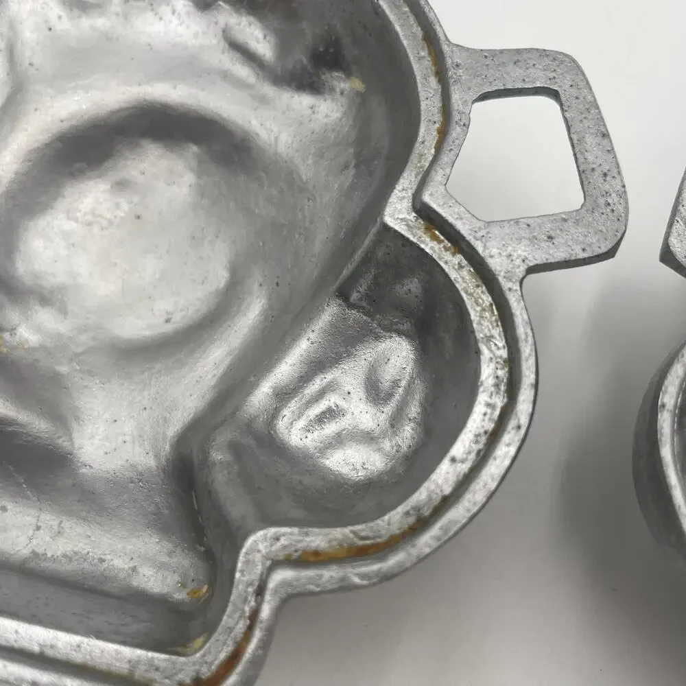 Vintage Heavy Cast Aluminum 2pc 3D Bunny Rabbit Cake Mold Pan 11x10x4 Easter